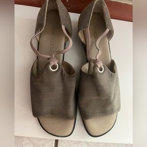 Aerosole sandals size 8